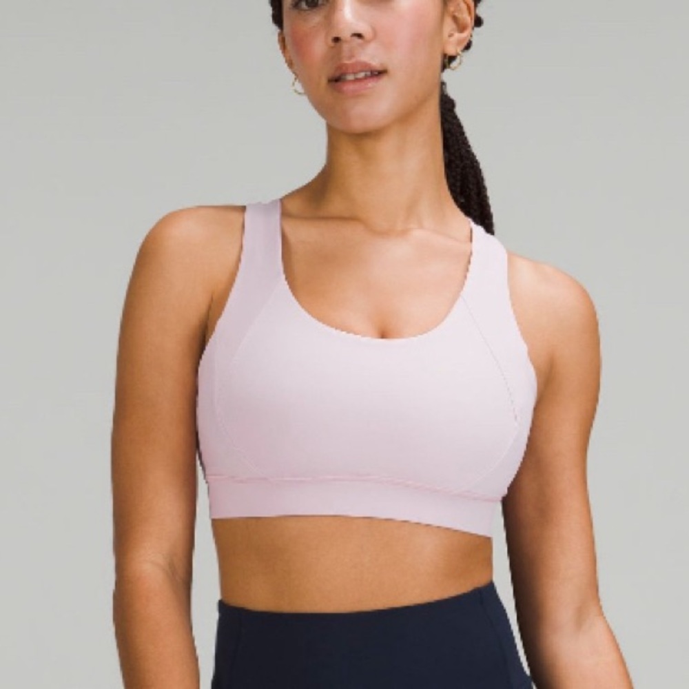 LULULEMON Bra size 6 in great condition.